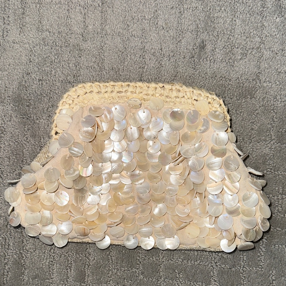 Elegant Cream Seashell Sequin Beaded Clutch